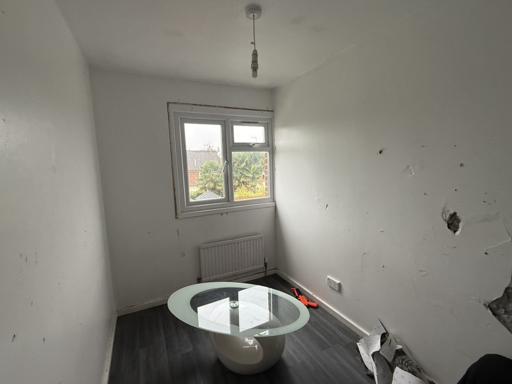 Lot: 145 - HOUSE IN NEED OF IMPROVEMENT - Bedroom 2 in House in Need of Improvement